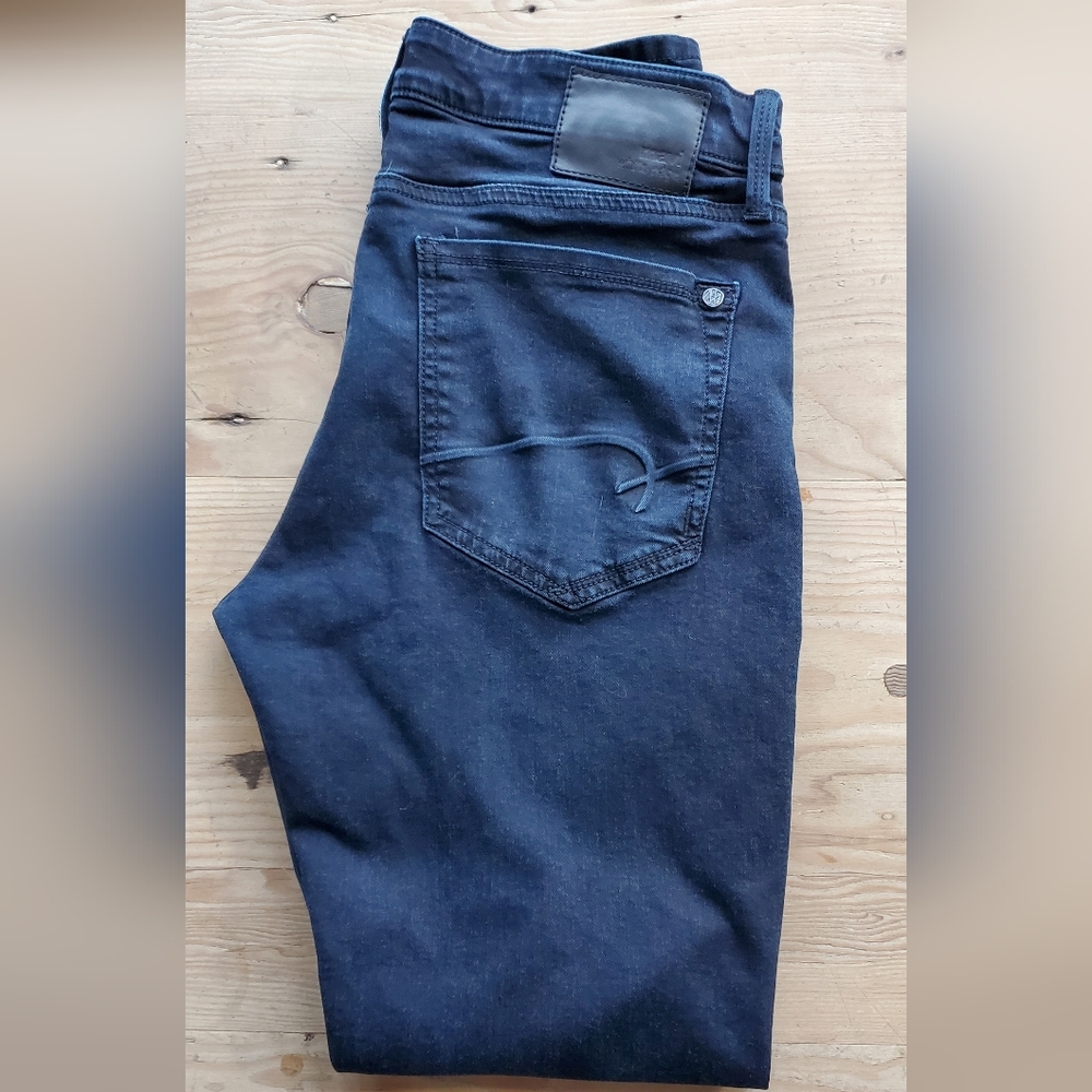 Size 32/34 Black mavi White edge jeans. Style Marcus Straight leg.